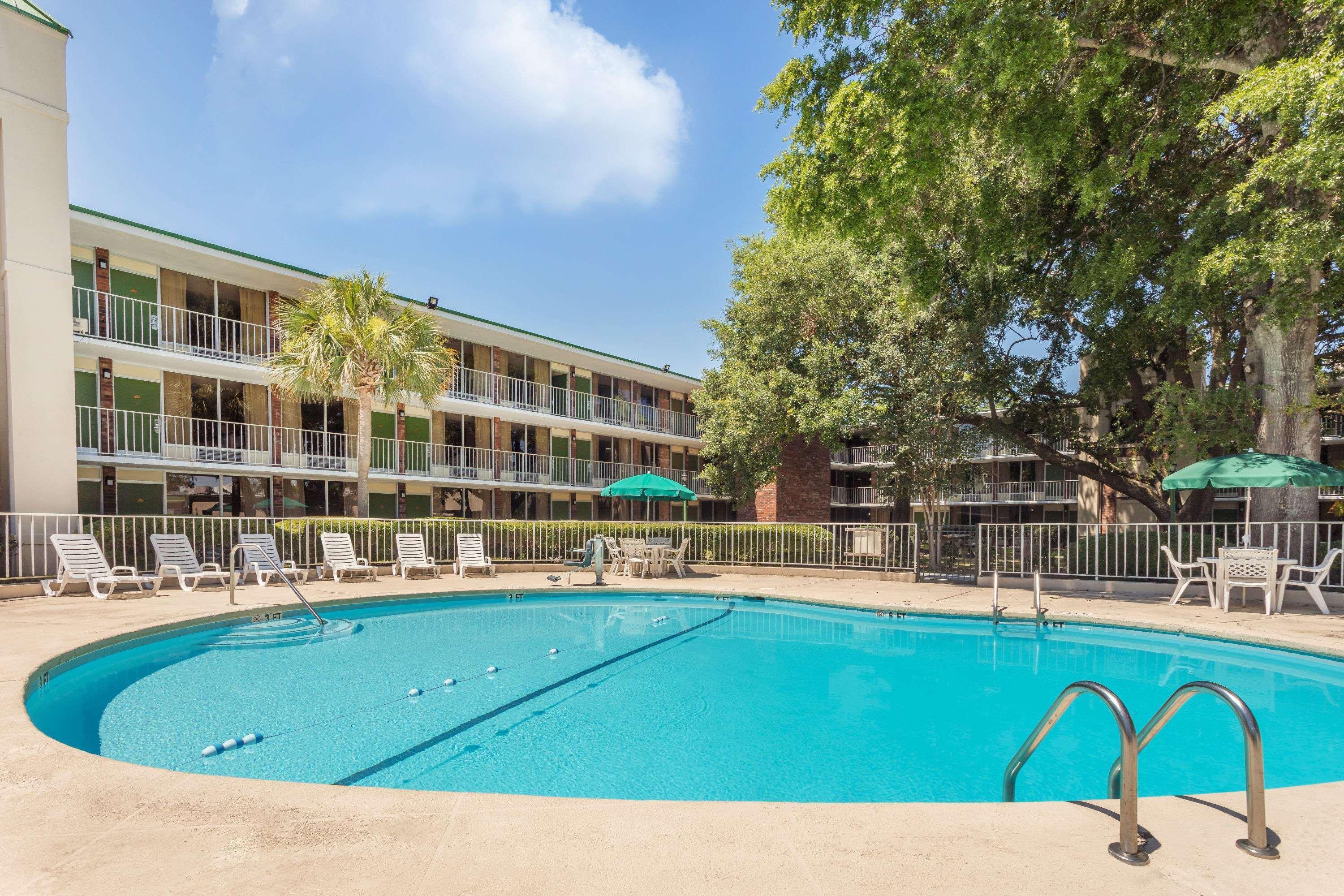 Days Inn By Wyndham Mt Pleasant-Charleston-Patriots Point Kültér fotó