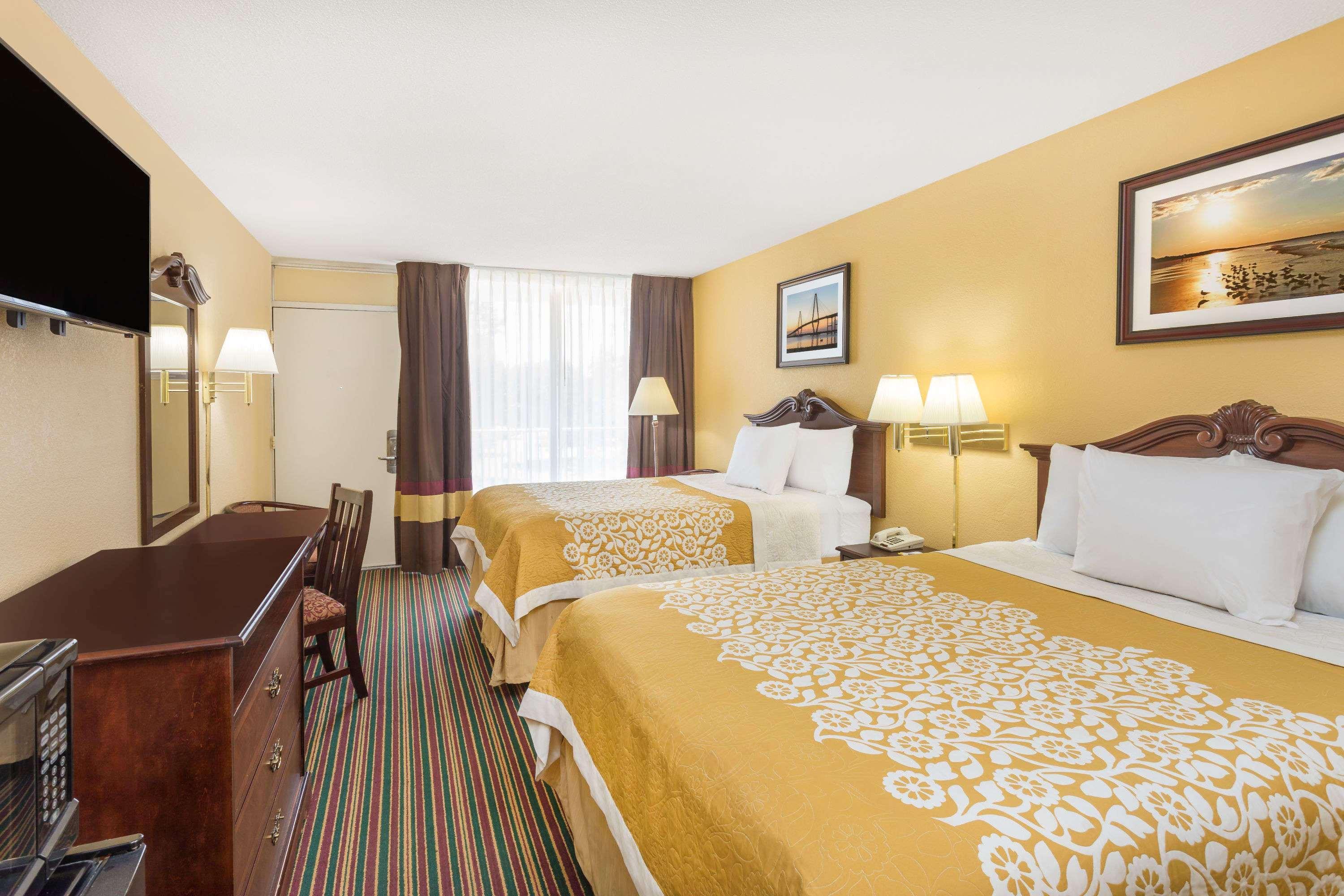Days Inn By Wyndham Mt Pleasant-Charleston-Patriots Point Kültér fotó